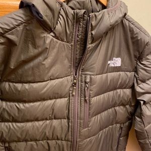 North Face Mens puffer jacket size M dark olive excellent condition